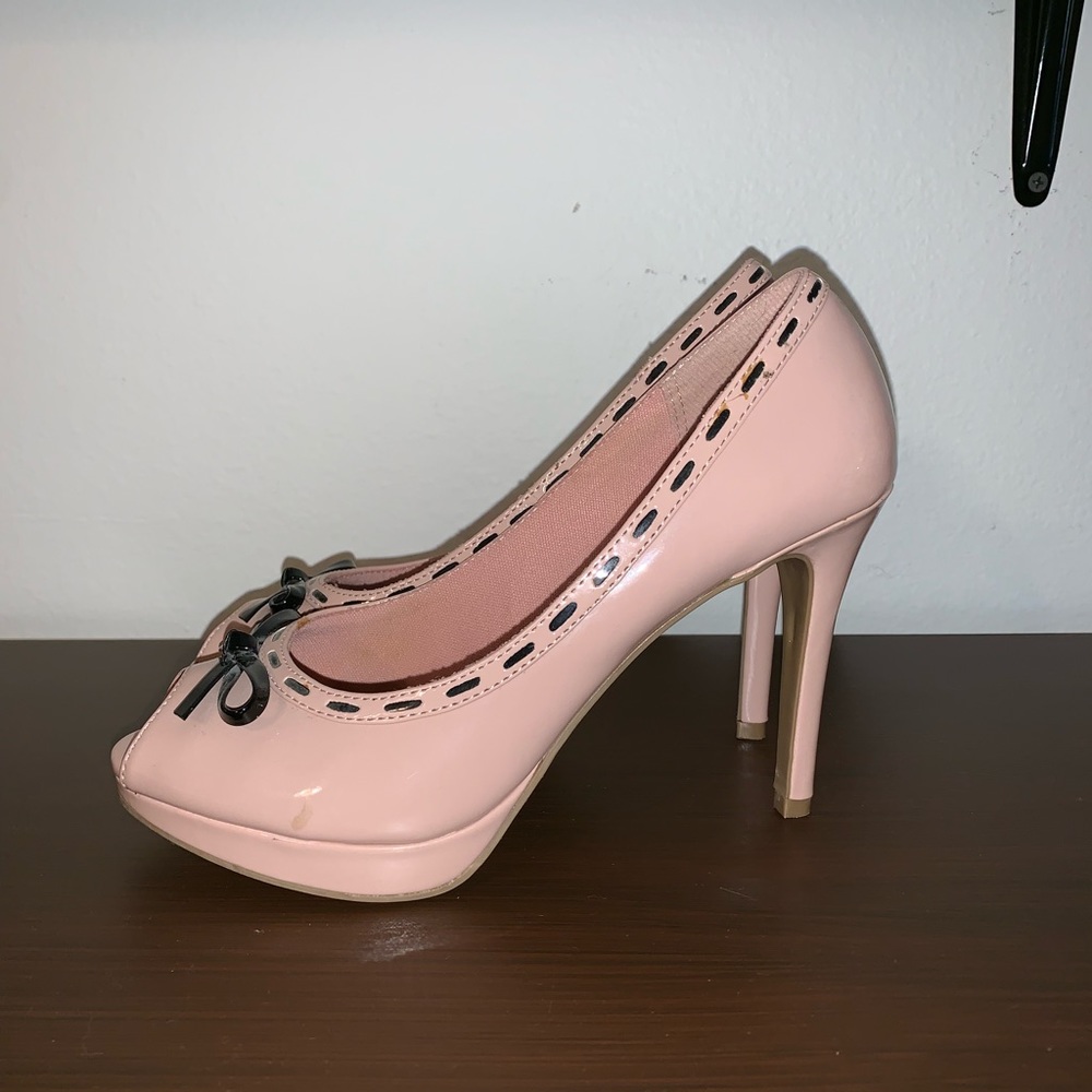 Pink Heels size 6 1/2, with black bow